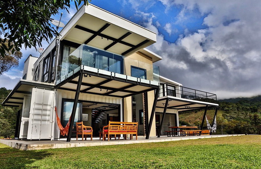 Shipping Containers Become a Amazing Sustainable Home – Brazil